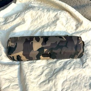 LIKE NEW! - lug Choo Choo Pill Organizer in Camo Midnight !!
